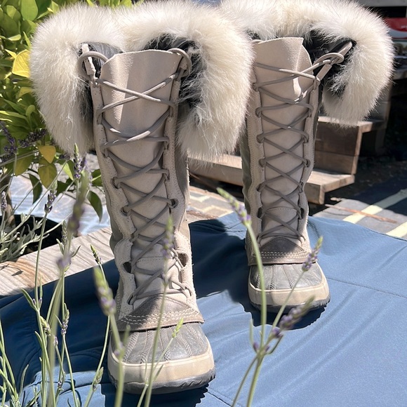 Sorel Joan of Arc rabbit fur trim, leather, waterproof woman’s sz 6, Beautiful! - Picture 2 of 8